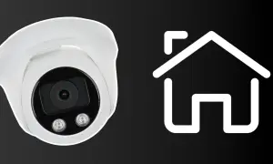 Biała kamera kopułkowa obok symbolu domu. Idealna do instalacji kamery wifi i monitorowania Twojego domu.