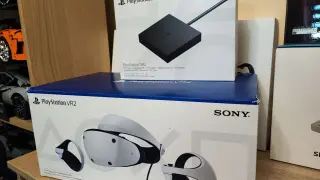 Zestaw PlayStation VR2 i adapter PC. Zastanawiasz się, jak podłączyć PS VR do PC? Ten adapter jest kluczem do wirtualnej rzeczywistości na komputerze.