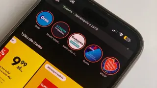 Aplikacja Biedronka jak zainstalować? Na ekranie telefonu widać ikony Orbit, Strefa Tytoniowa, Biedronka Home, Durex i WOŚP.