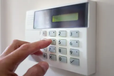 Jak zresetować alarm w domu i uniknąć fałszywych alarmów