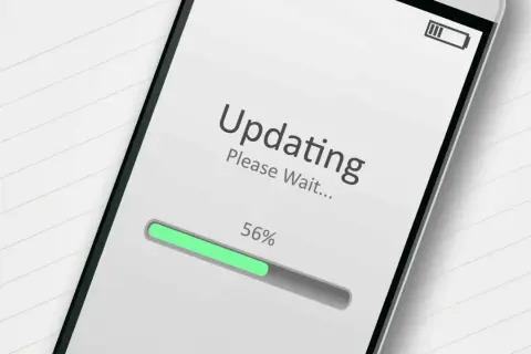 Ekran telefonu Samsung z napisem "Updating. Please Wait..." i paskiem postępu na 56%. To pokazuje, jak zaktualizować telefon Samsung.