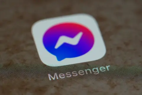 Ikona Messengera. Dowiedz się, jak usunąć konto na Messengerze bez Facebooka, gdy chcesz zacząć od nowa.