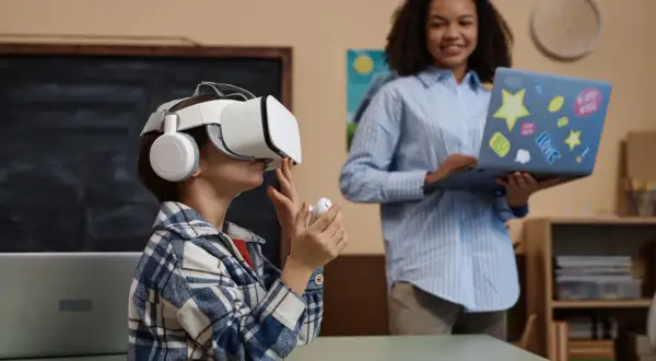 Okulary VR od jakiego wieku? Sprawdź ryzyka i zalecenia dla dzieci
