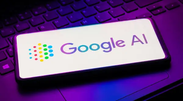 Smartfon z logo Google AI na klawiaturze. Czy da się wyłączyć przegląd od AI?