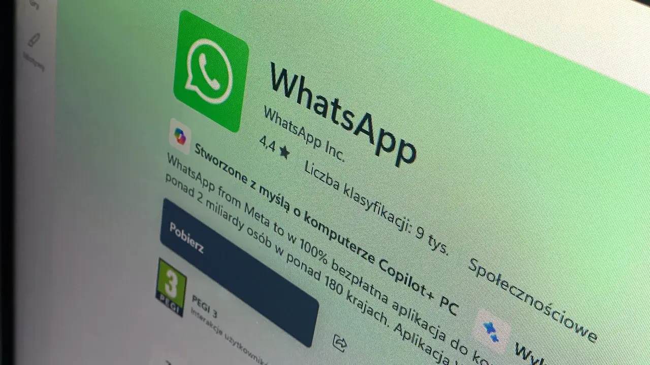 Ekran komputera z aplikacją WhatsApp. Dowiedz się, jak zrobić aktualizację WhatsApp, aby korzystać z najnowszych funkcji.