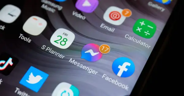 Ikona Messengera na ekranie telefonu. Dowiedz się, jak zmienić dźwięk wiadomości na Messengerze, aby spersonalizować powiadomienia.