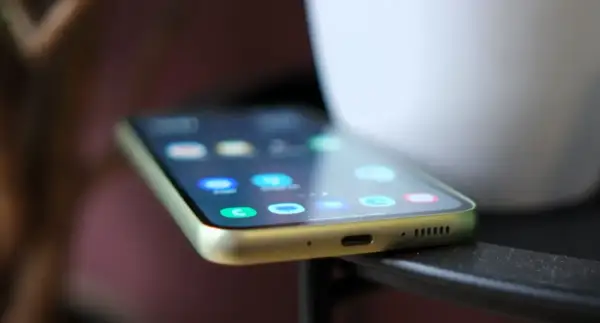 Nowy telefon z ikonami aplikacji. Dowiedz się, jak przenieść aplikacje iko na nowy telefon, aby mieć wszystko pod ręką.