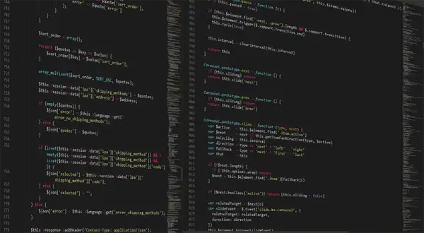 Fragment kodu PHP z komentarzem: `// To jest komentarz w PHP`. Widać pętle `foreach` i `array_multisort`.